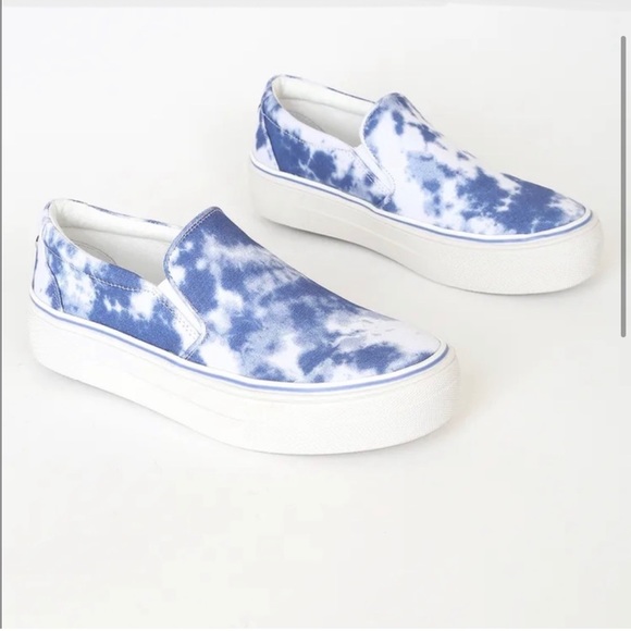 Steve Madden Gills-C Blue white tie dye platform slip on Sneakers - Picture 2 of 4